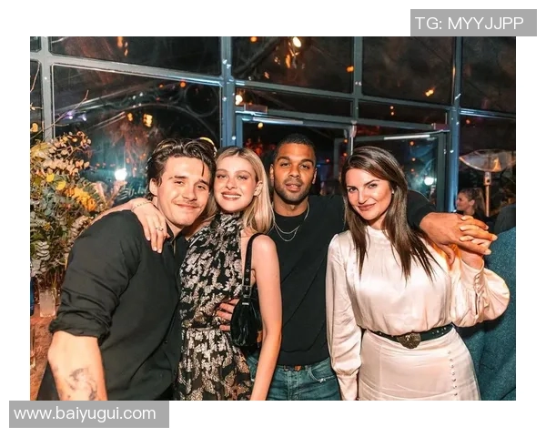 法国足球明星与女友的浪漫生活揭秘与甜蜜瞬间分享